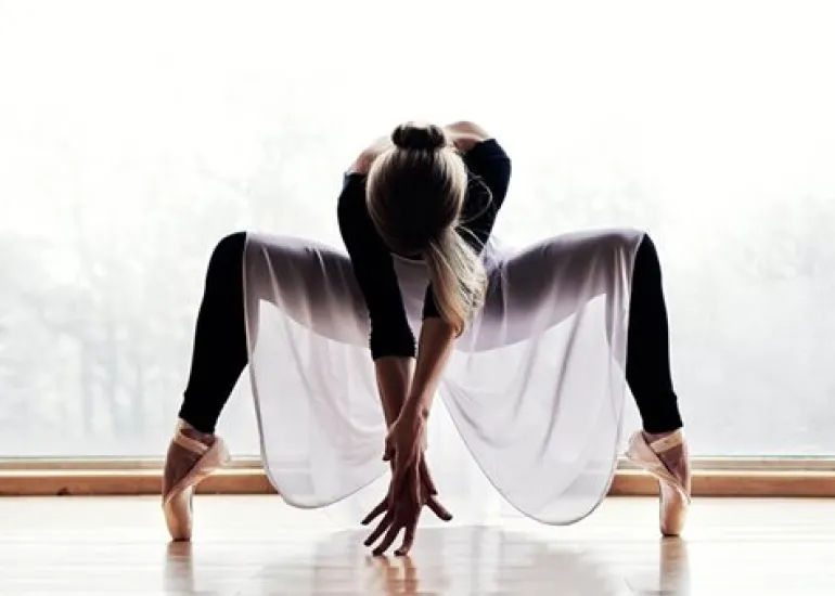 Balletplakat med balletdanser på tå