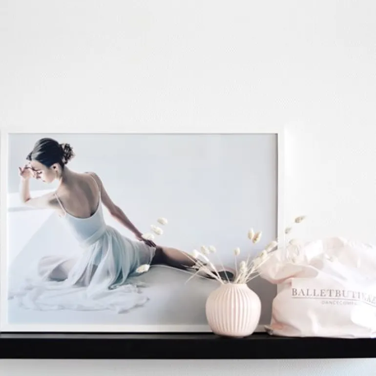 Balletplakat med yndig hvid ballerina