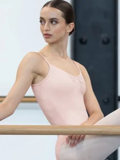 Bloch rosa klassisk dragt m. tynde stropper og rynk