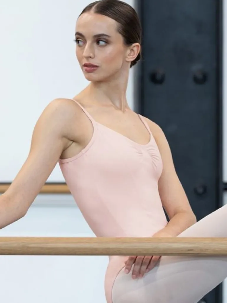Bloch rosa klassisk dragt m. tynde stropper og rynk