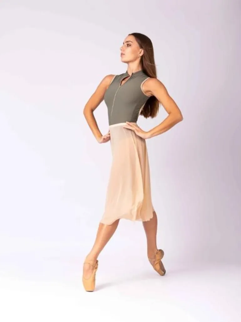 Creme farvet langt pull on mesh skørt fra Mara Dancewear