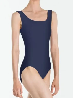 Dragt med tank ærmer i navy fra Wear Moi