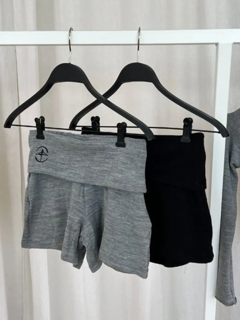 Grå strik shorts til teen og damer Wear Moi