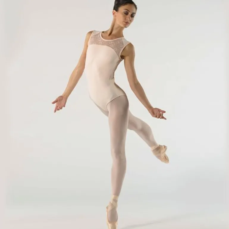 Pudderfarvet dragt m. blonde fra ballet Rosa
