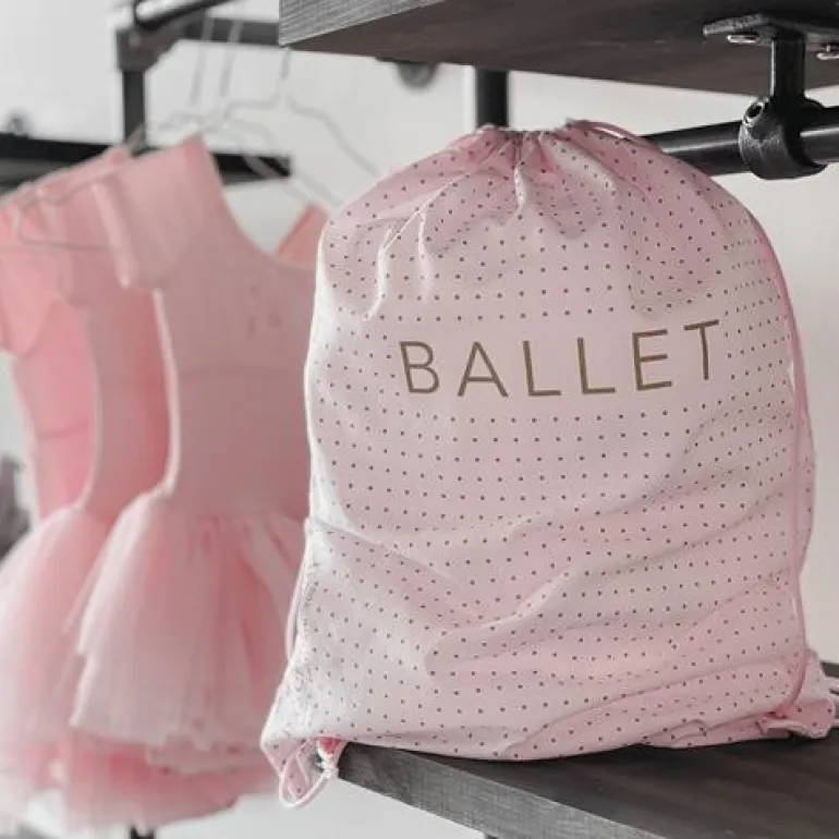 Rosa balletpose