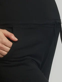 Sort løs heldragt med bredde stropper